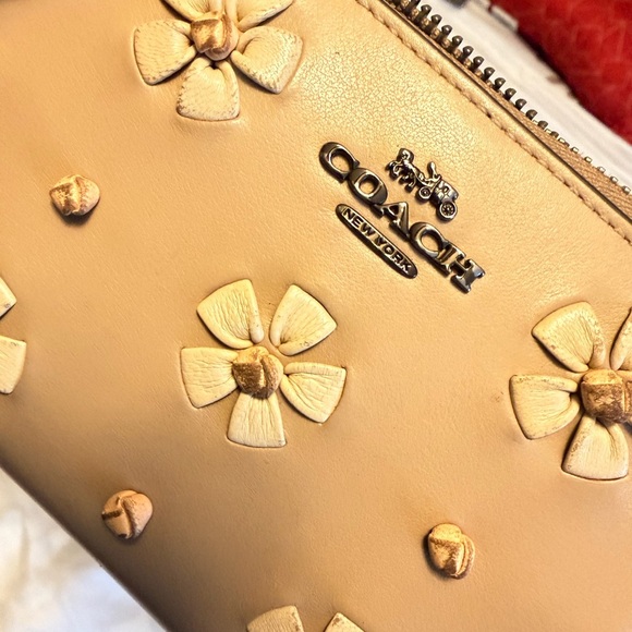 Coach Floral Leather Zip-Around Wallet – Tan/Nude - Picture 6 of 8